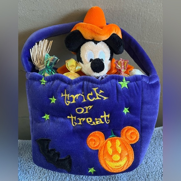 Hostess Pick ☄️🥳 Disney Exclusive Mickey Mouse Trick Or Treat Bag - Picture 1 of 7